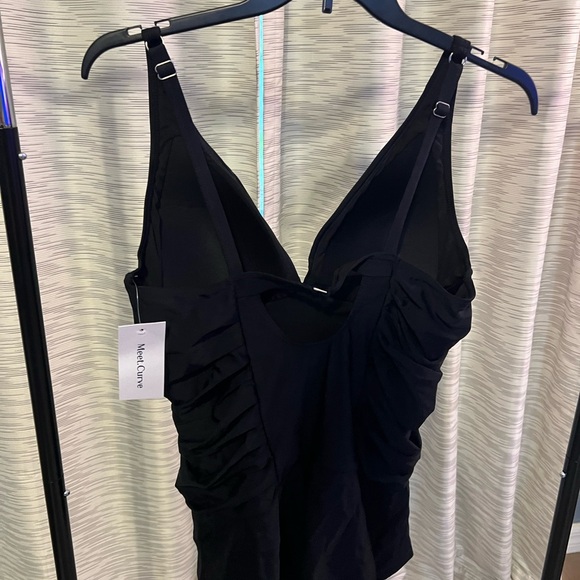 One-piece swimsuit - Picture 2 of 3